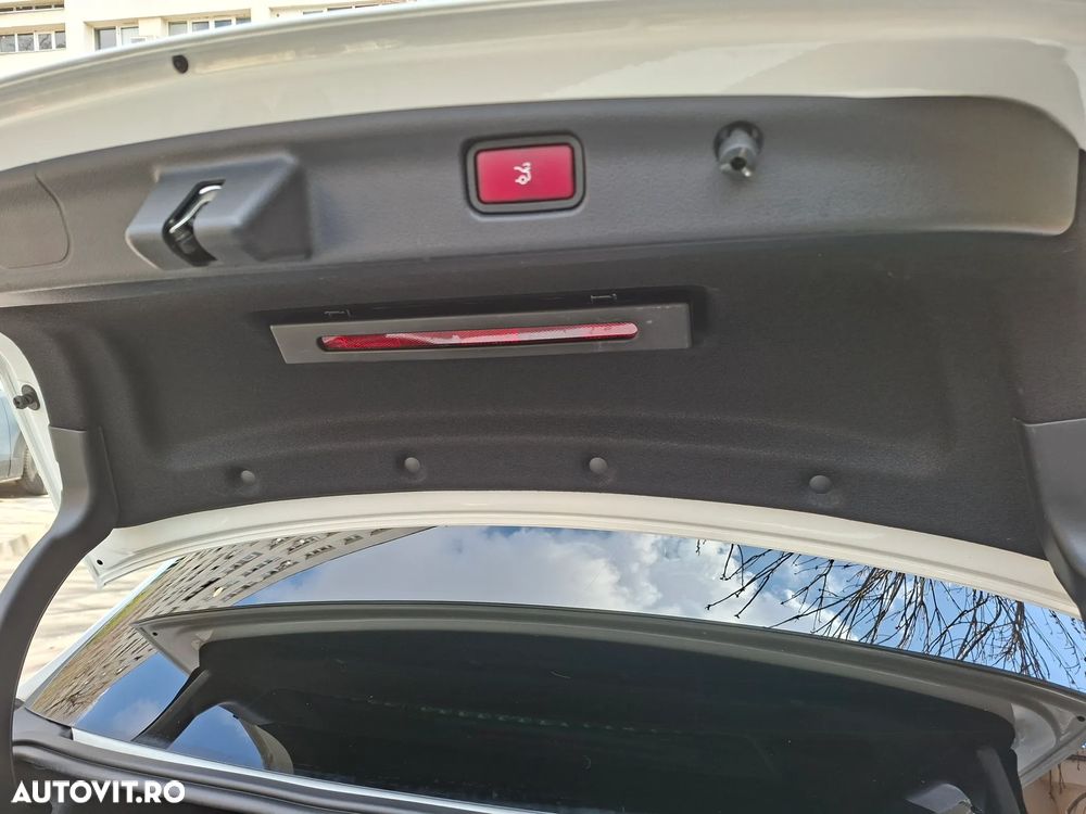 Mercedes-Benz C 300 e 9G-TRONIC AMG Line - 28