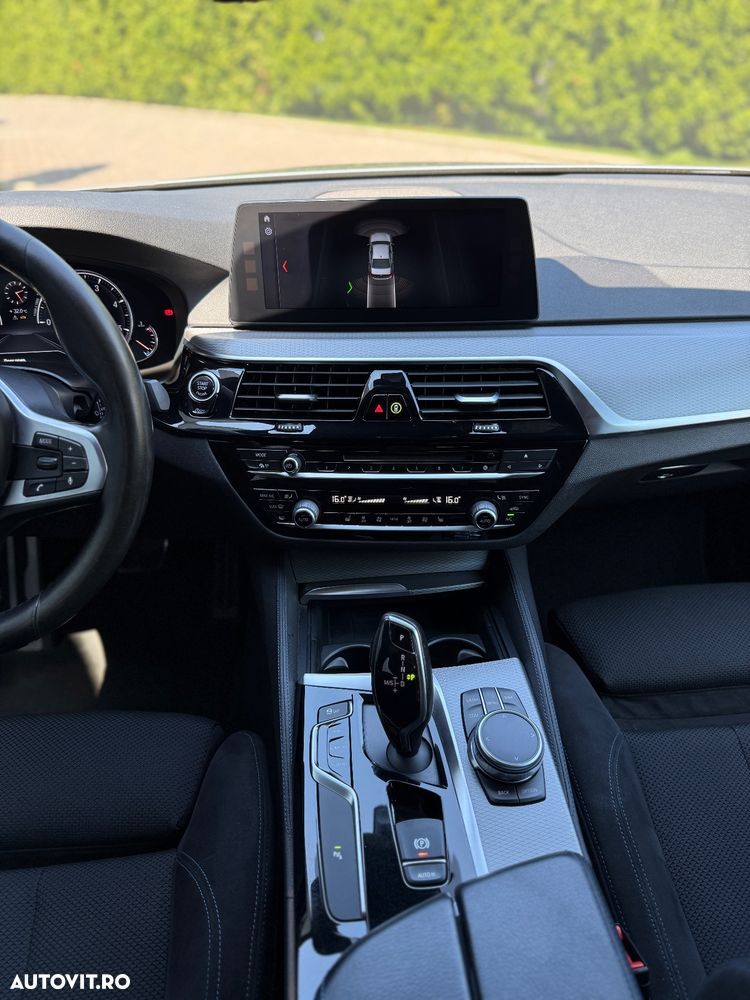 BMW Seria 5 530d xDrive AT - 11