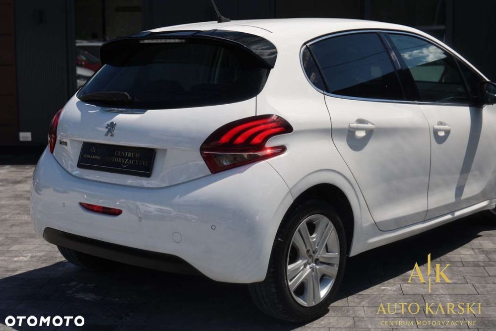 Peugeot 208 - 15