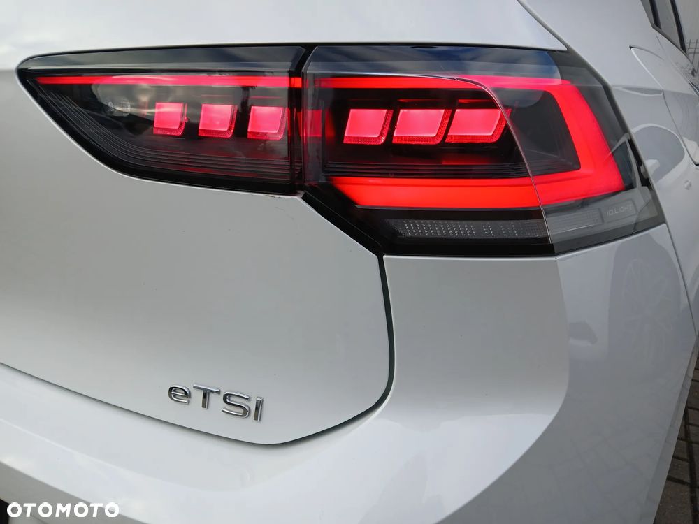 Volkswagen Golf 1.5 eTSI OPF DSG R-Line - 32