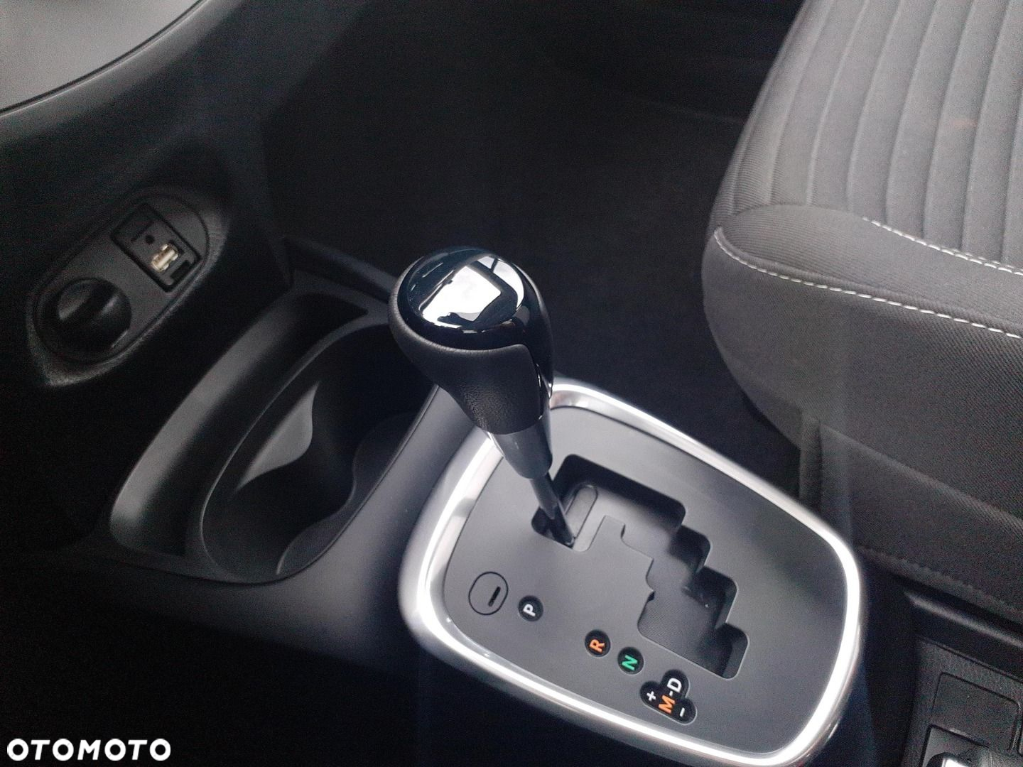 Toyota Yaris 1.5 Premium CVT - 25