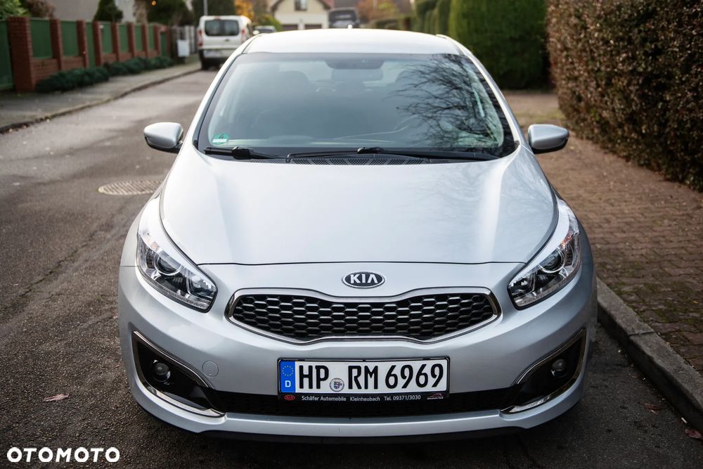 Kia Ceed 1.6 GDI Dream-Team Edition - 2