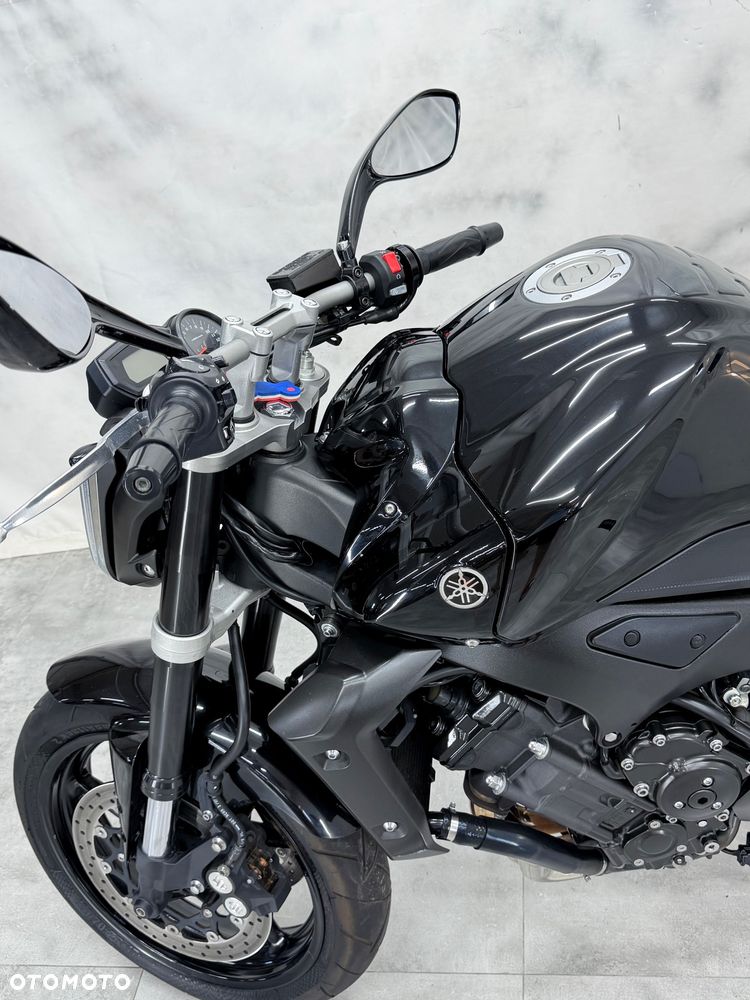 Yamaha FZ - 17