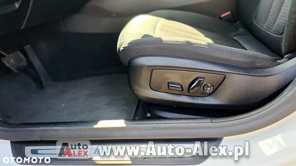 BMW Seria 5 518d - 33