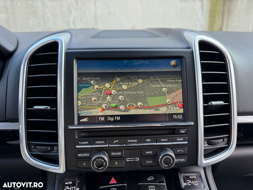 Porsche Cayenne Platinum Edition - 26