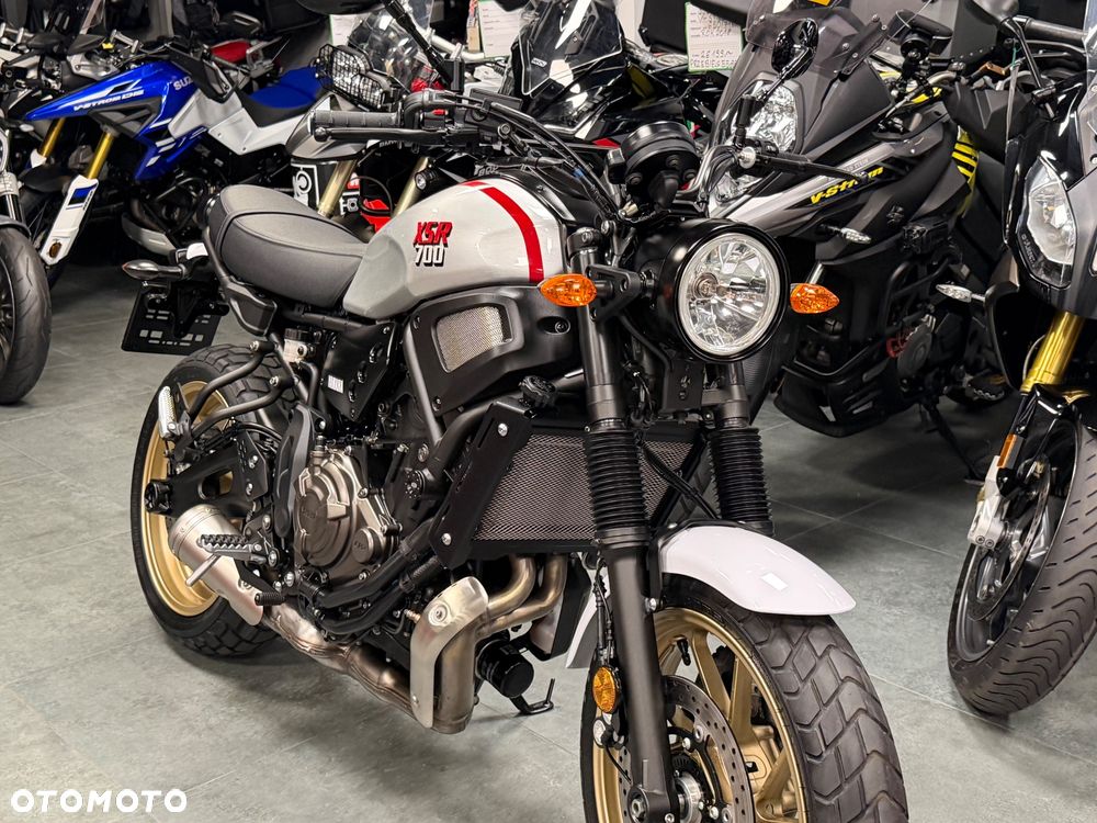 Yamaha XSR - 24
