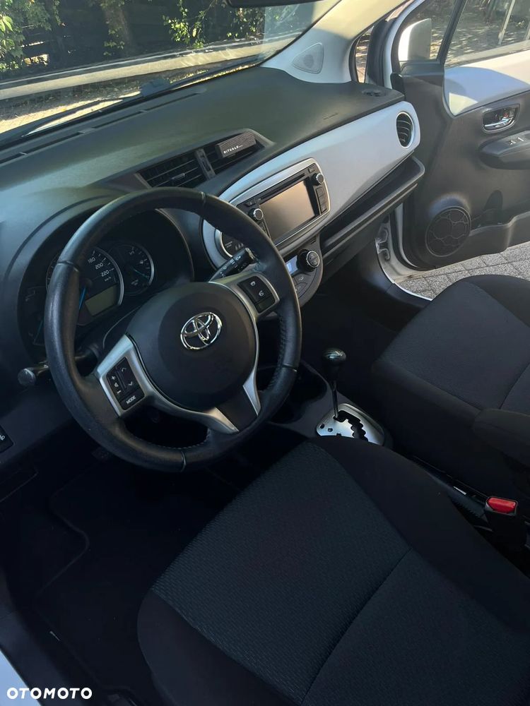 Toyota Yaris Hybrid 1.5 VVT-i Comfort mit Design Paket - 11