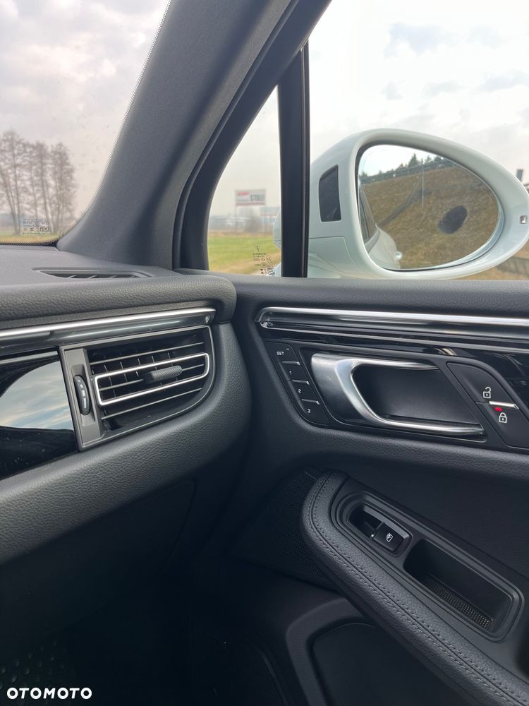 Porsche Macan - 26
