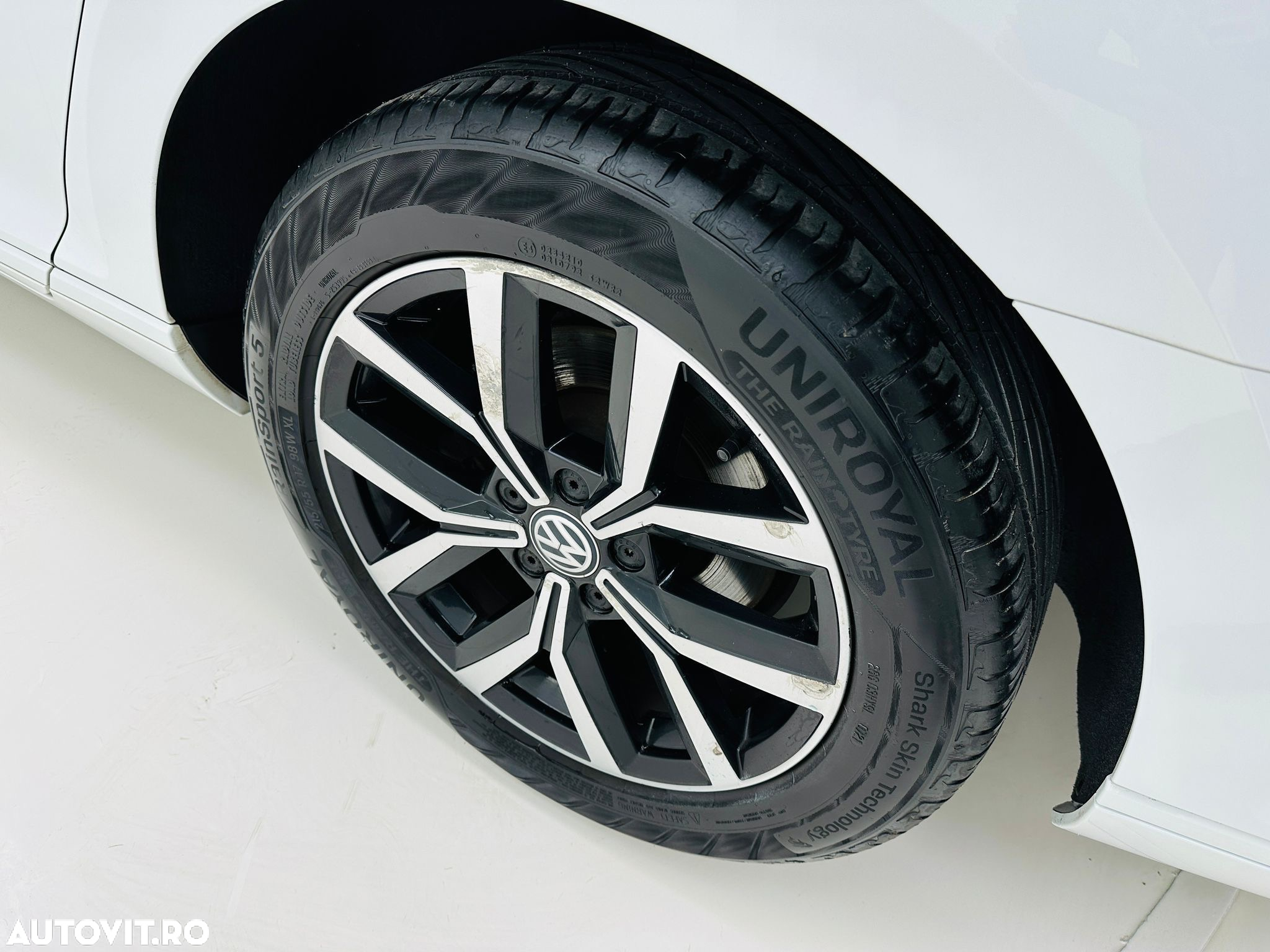 Volkswagen Passat - 20
