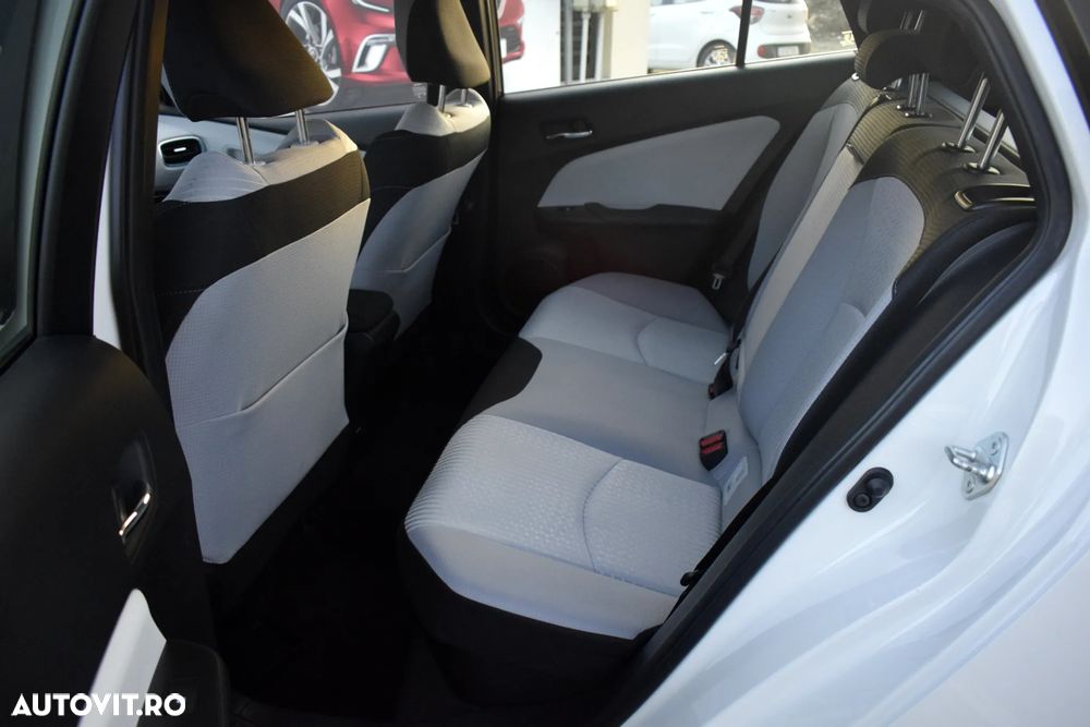 Toyota Prius (Hybrid) Sol Plus - 10