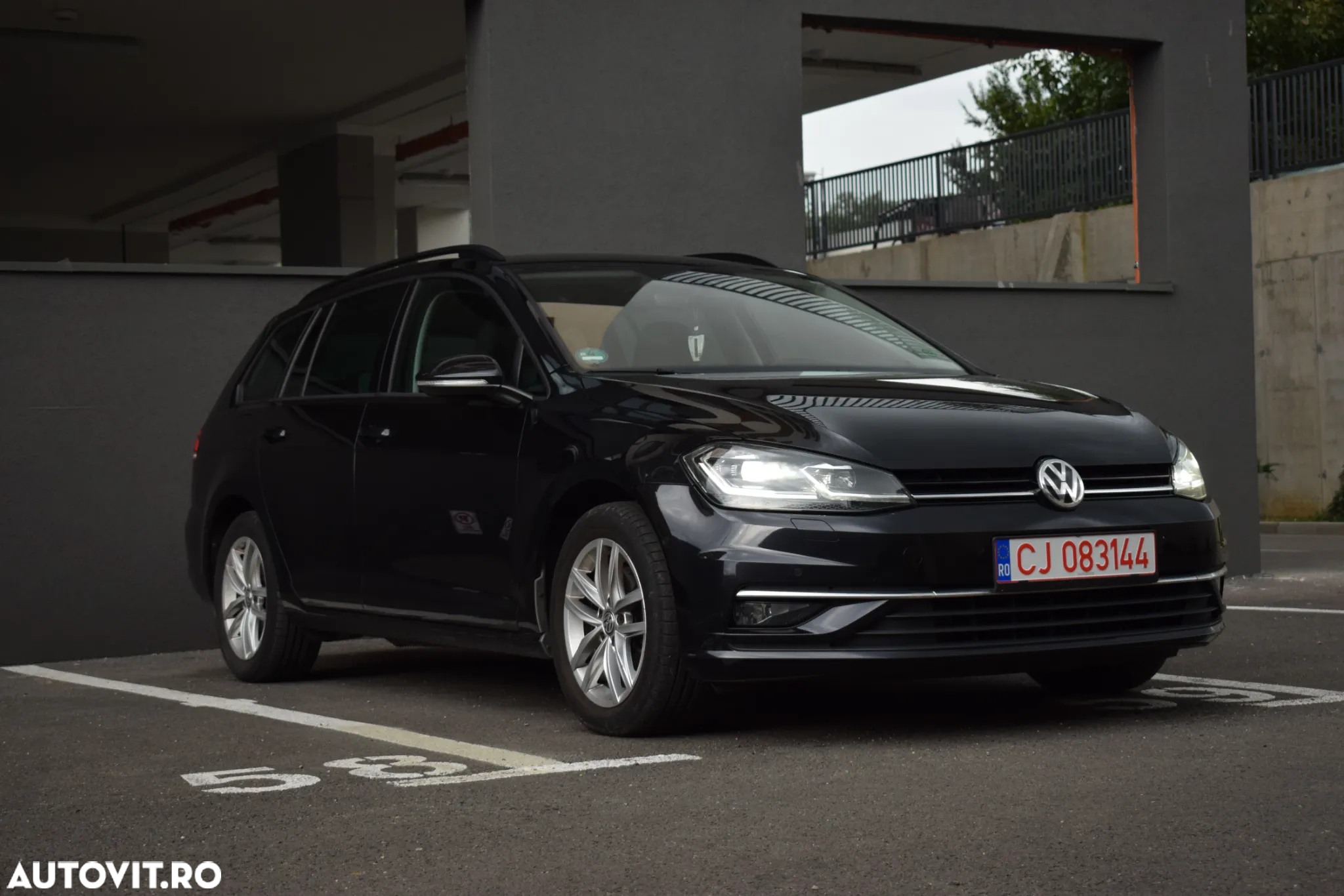 Volkswagen Golf 2.0 TDI Highline - 18
