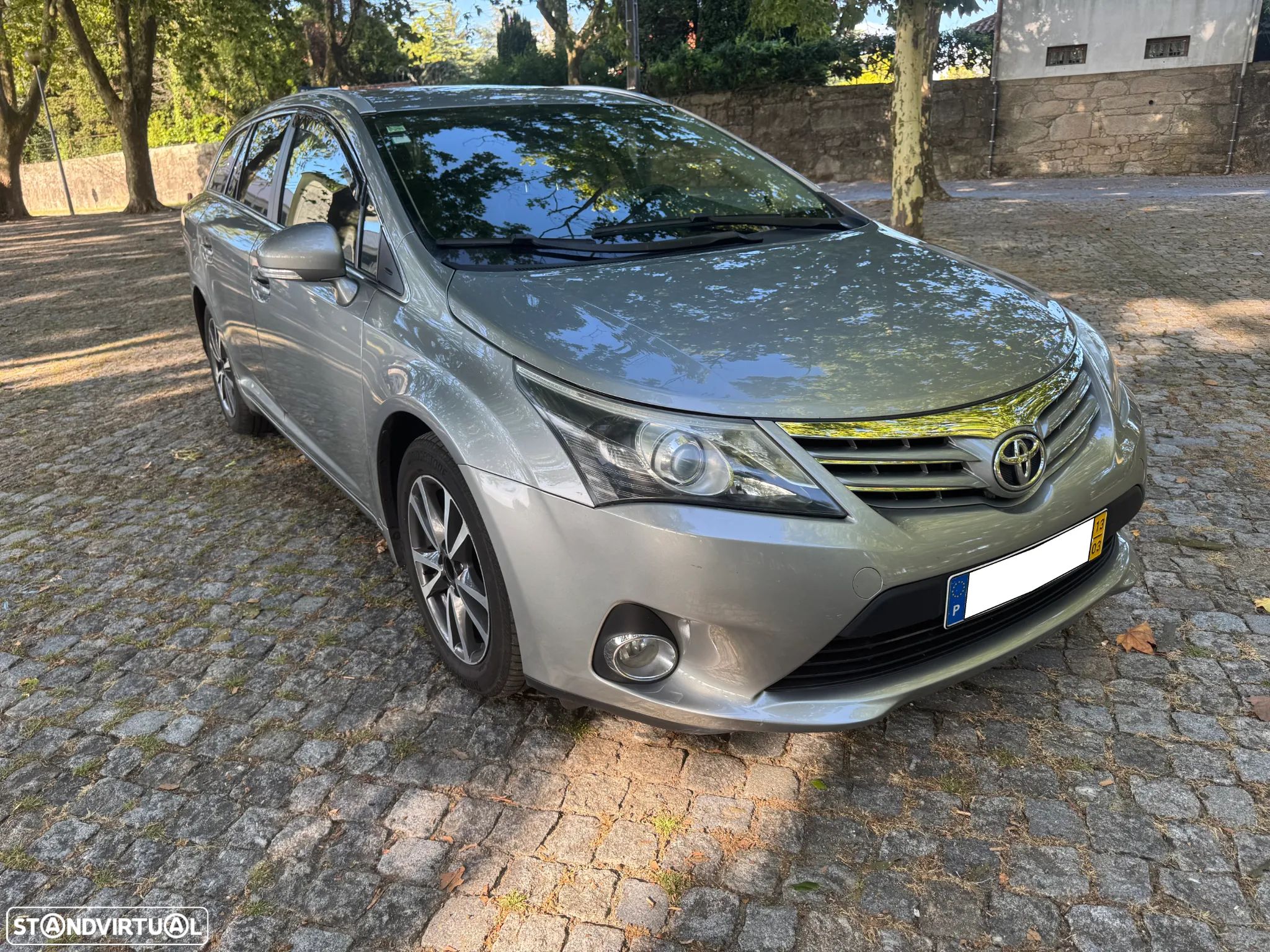 Toyota Avensis SW 2.0 D-4D Luxury+GPS - 1