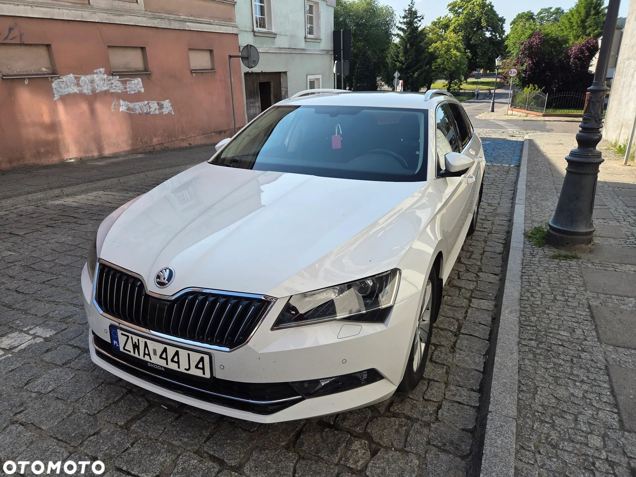 Skoda Superb 2.0 TDI Ambition - 1