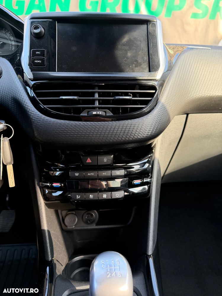 Peugeot 2008 PureTech 130 GPF Stop&Start Allure - 12