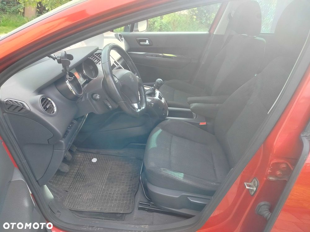 Peugeot 5008 - 8