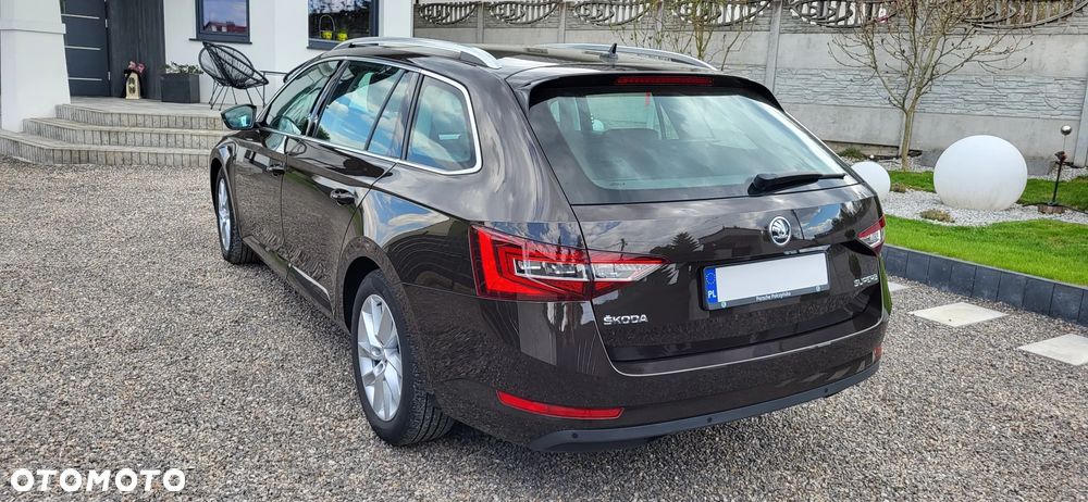 Skoda Superb 2.0 TDI Ambition DSG - 8