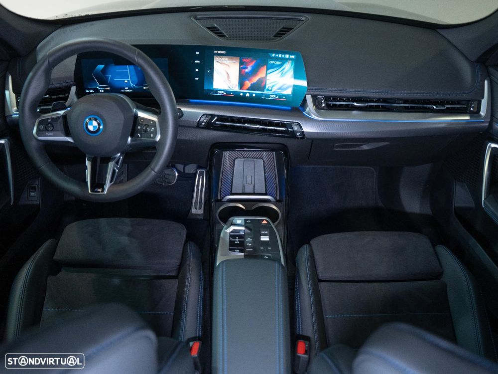 BMW iX1 eDrive20 Pack Desportivo M - 8
