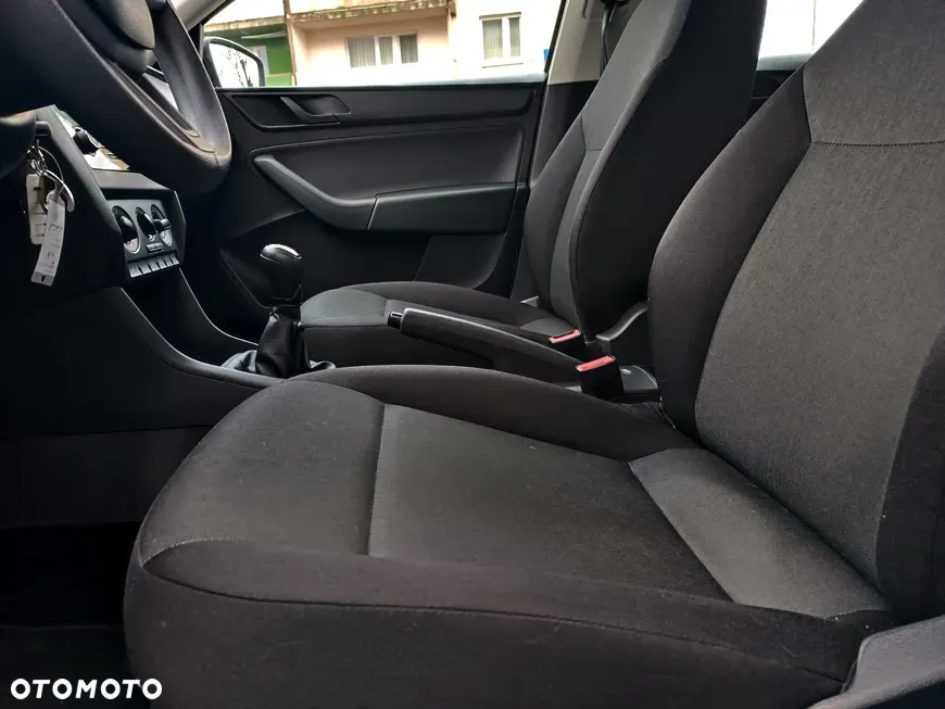 Skoda RAPID 1.2 TSI Active - 16
