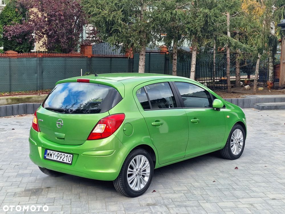 Opel Corsa 1.4 16V Cosmo - 32