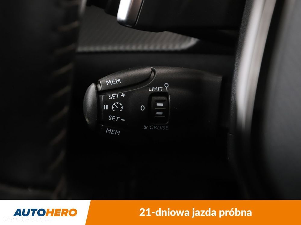 Peugeot 208 - 30