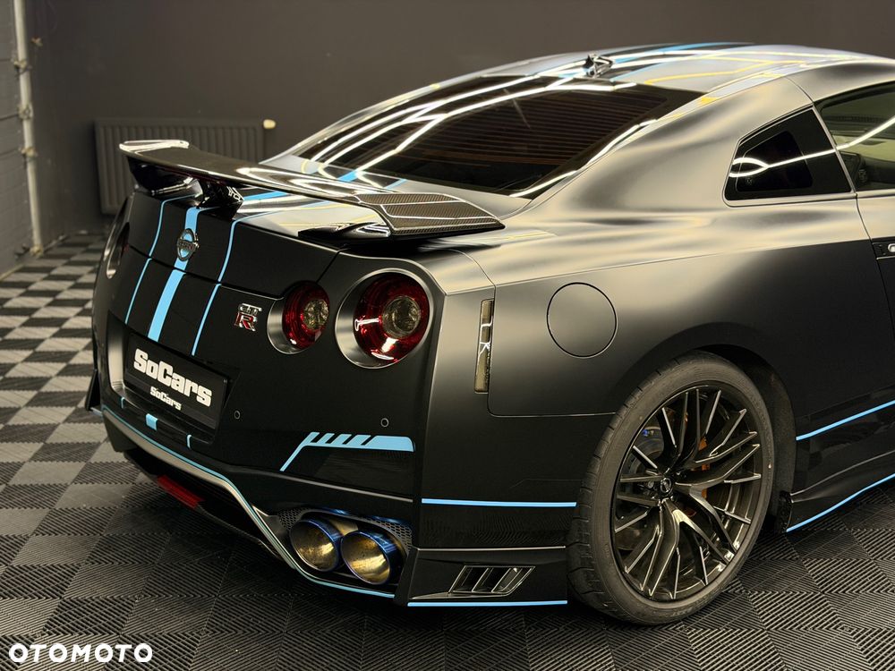 Nissan GT-R - 14