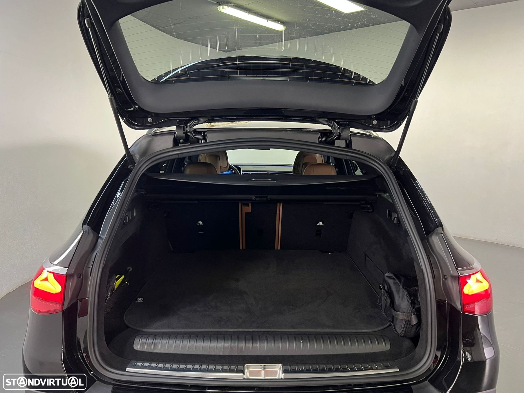 Mercedes-Benz E 300 de 4Matic All-Terrain - 30