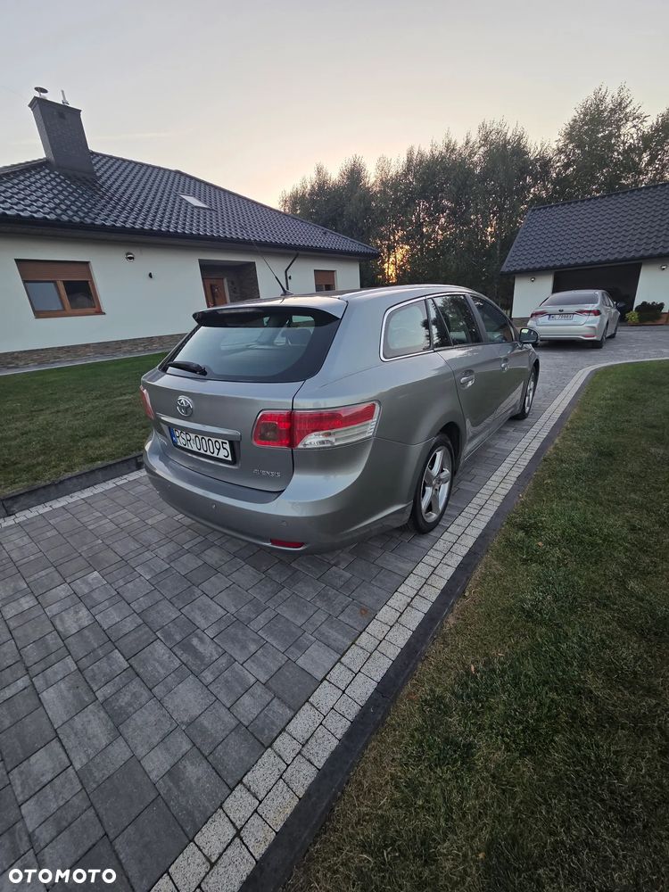 Toyota Avensis 2.0 D-4D Luna - 4