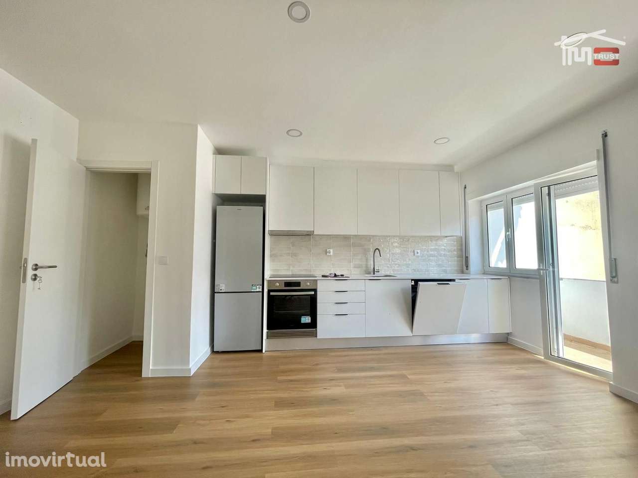 T1 Remodelado 2ºandar no Lavradio - Cozinha Equipada, Pereto de Com... - Grande imagem: 2/27