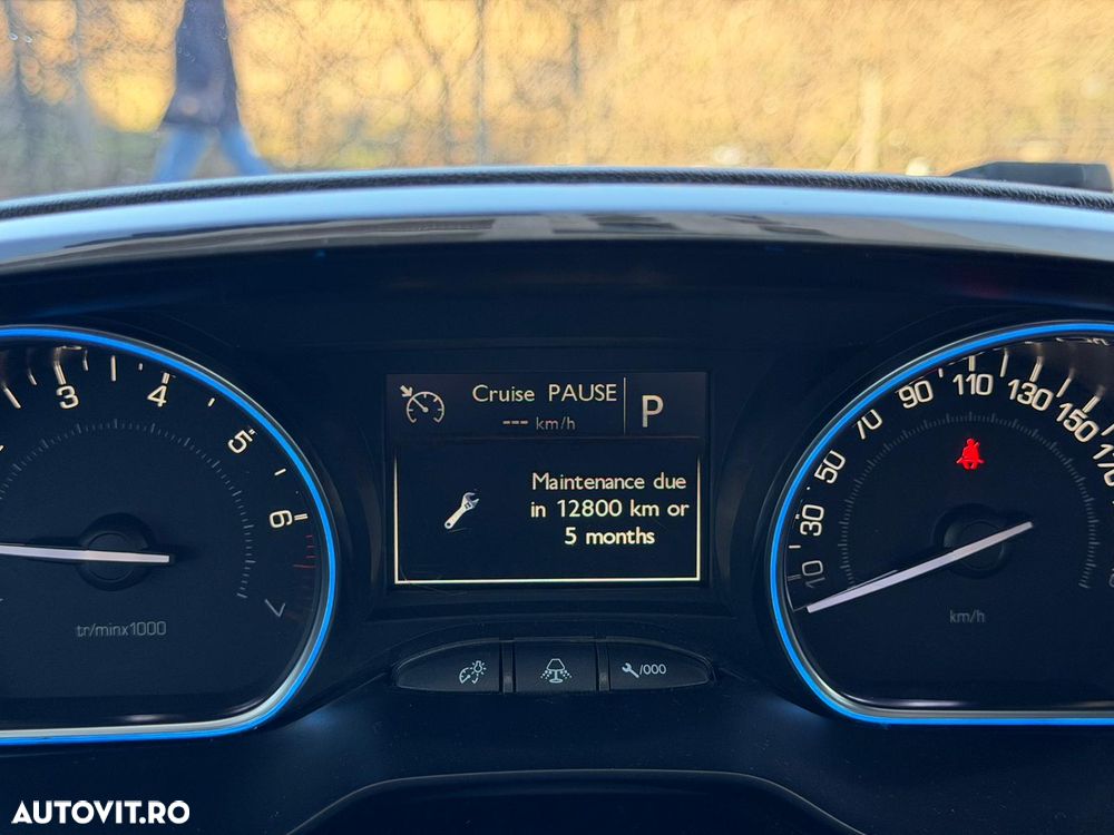 Peugeot 2008 1.2 PureTech Turbo EAT6 S&S Allure - 24