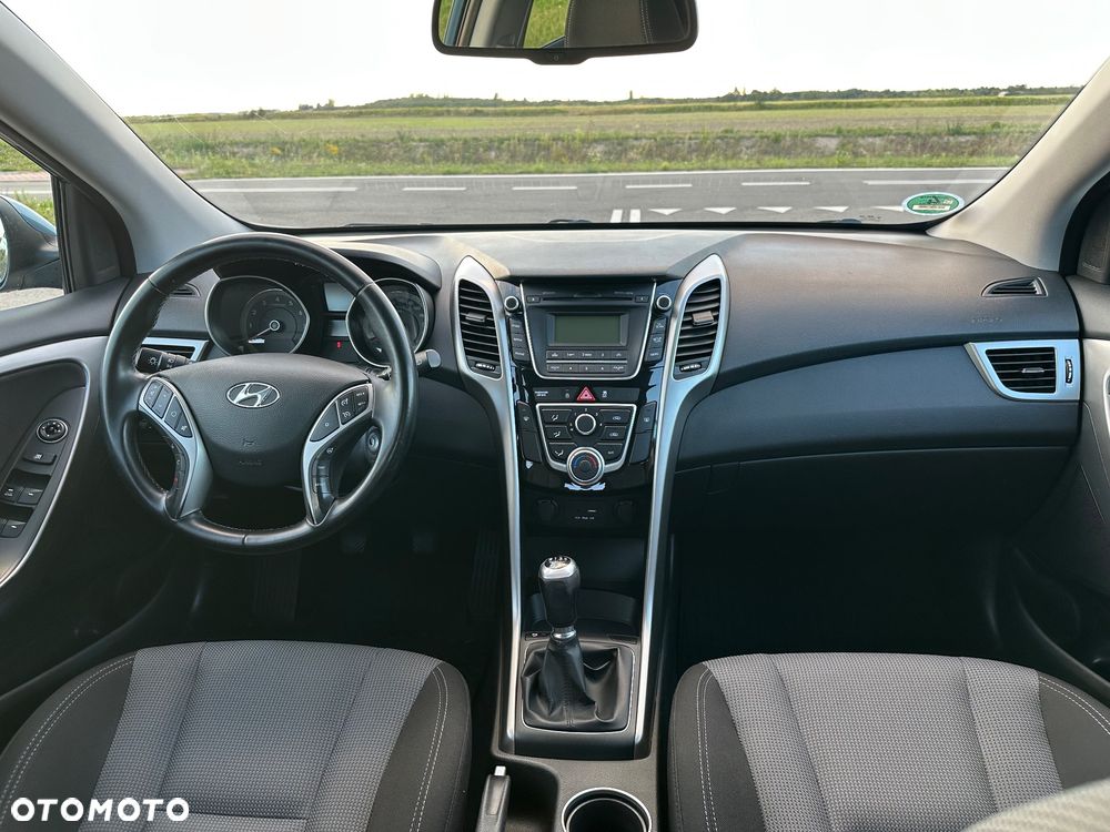 Hyundai i30 blue Kombi 1.4 YES Silver - 10