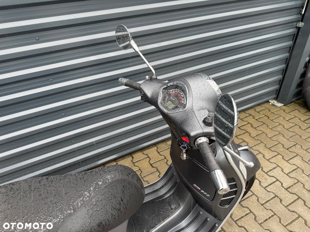 Piaggio Vespa - 10