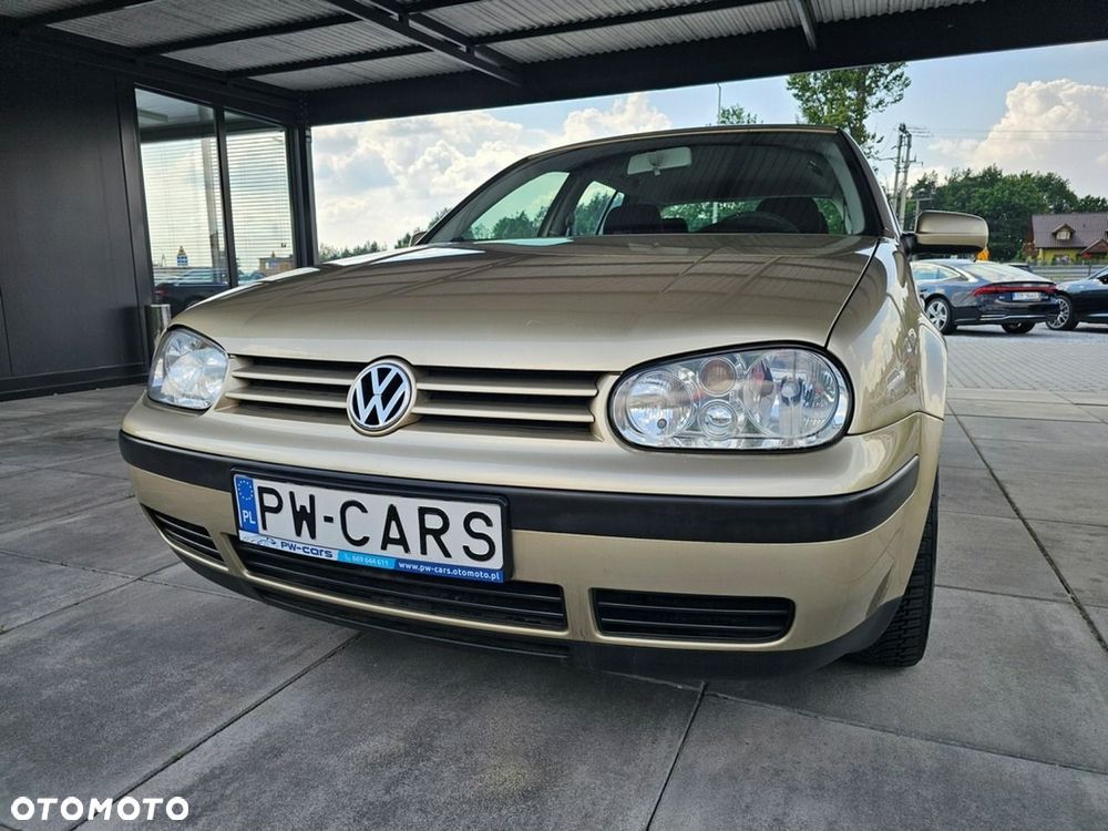 Volkswagen Golf - 6