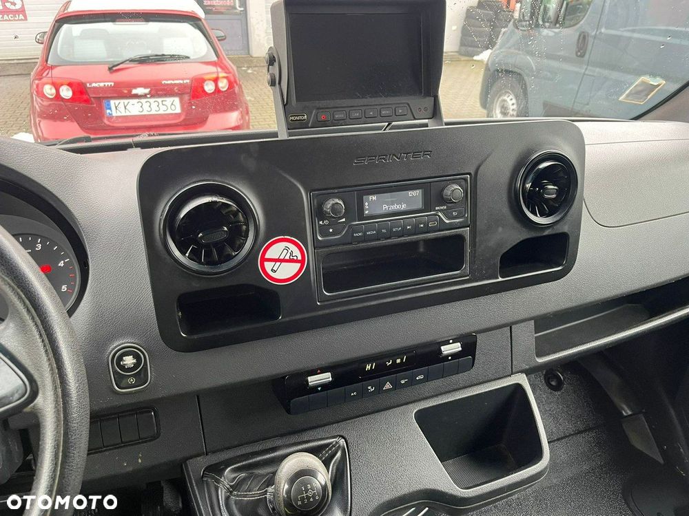 Mercedes-Benz Sprinter - 14