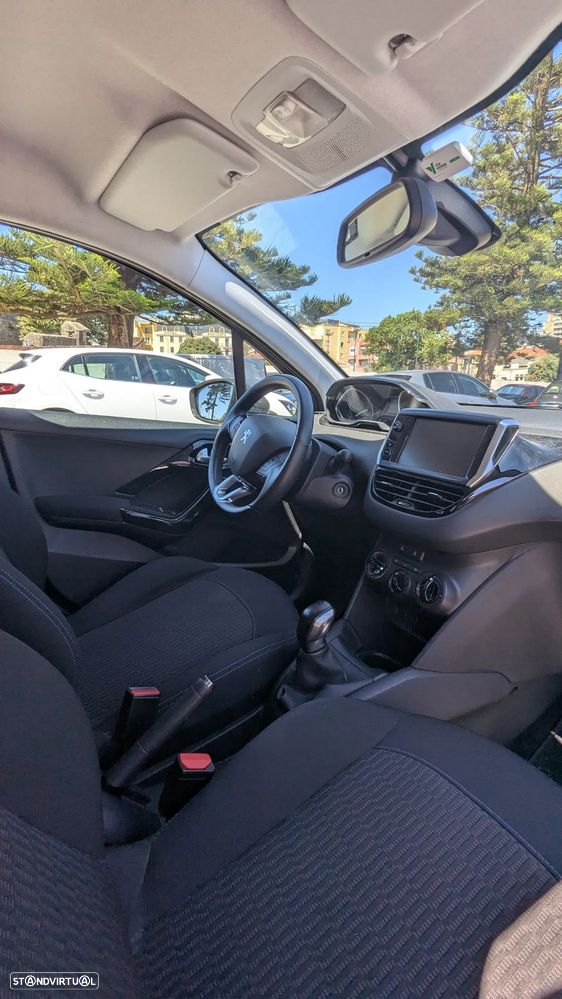 Peugeot 208 1.2 PureTech Signature - 6