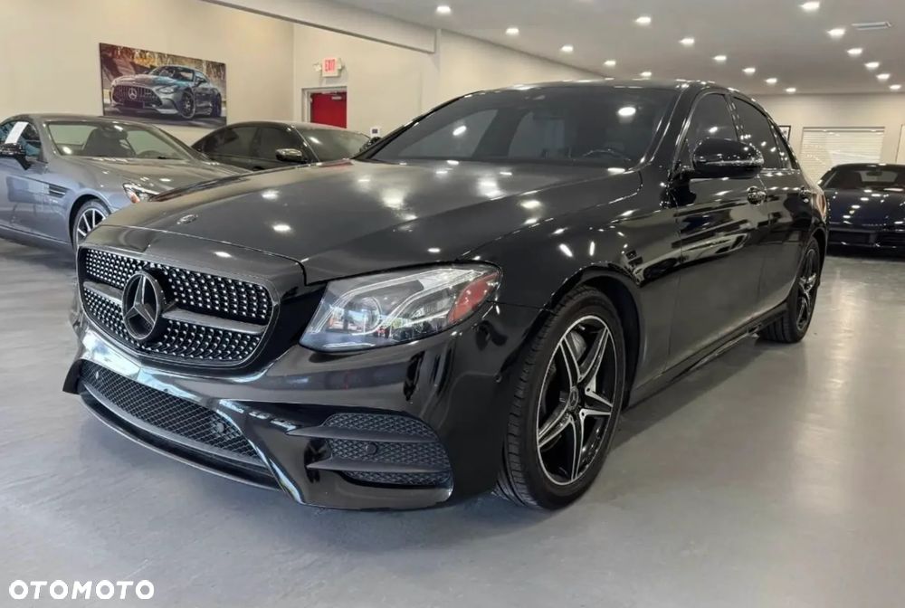 Mercedes-Benz Klasa E 300 9G-TRONIC AMG Line - 3