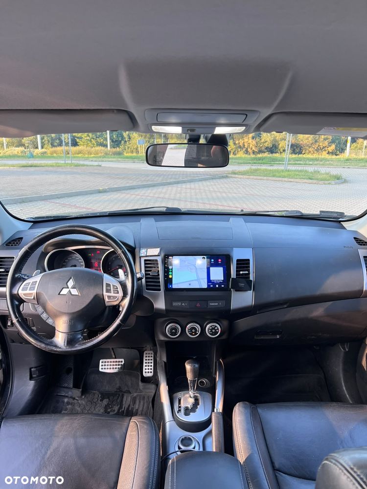 Mitsubishi Outlander - 8