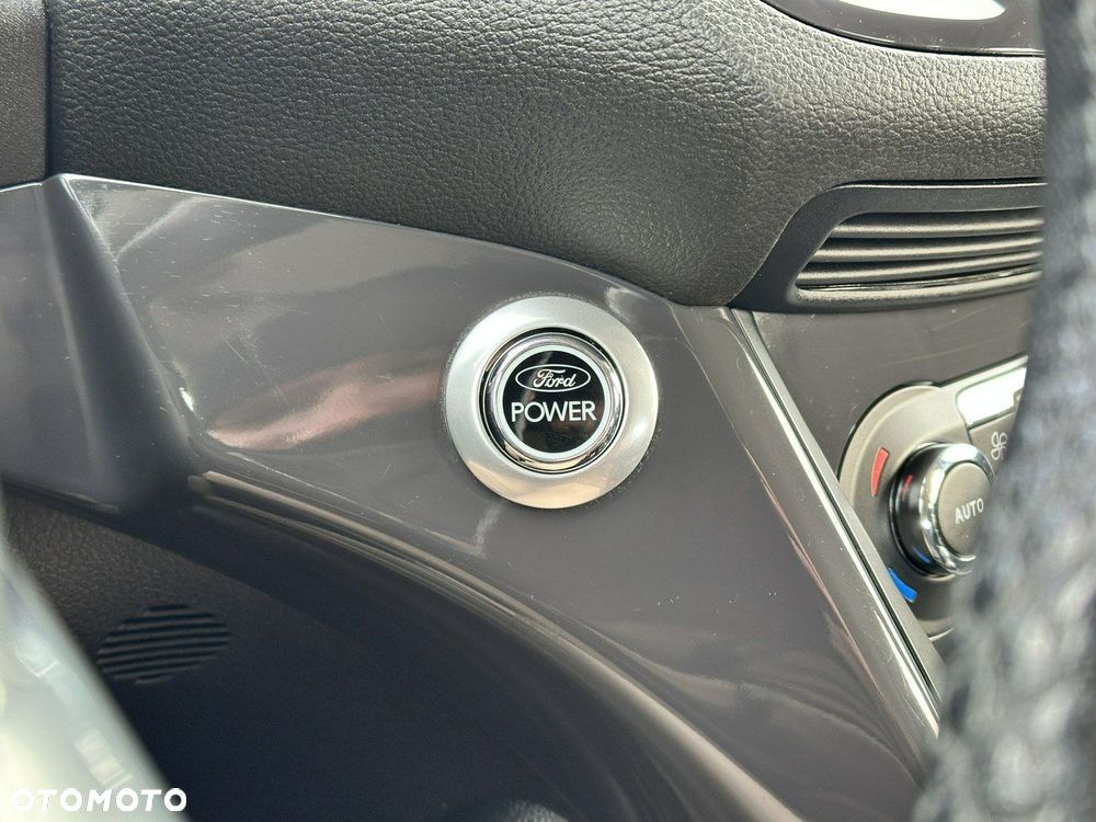 Ford Kuga 1.6 EcoBoost 2x4 Titanium - 31