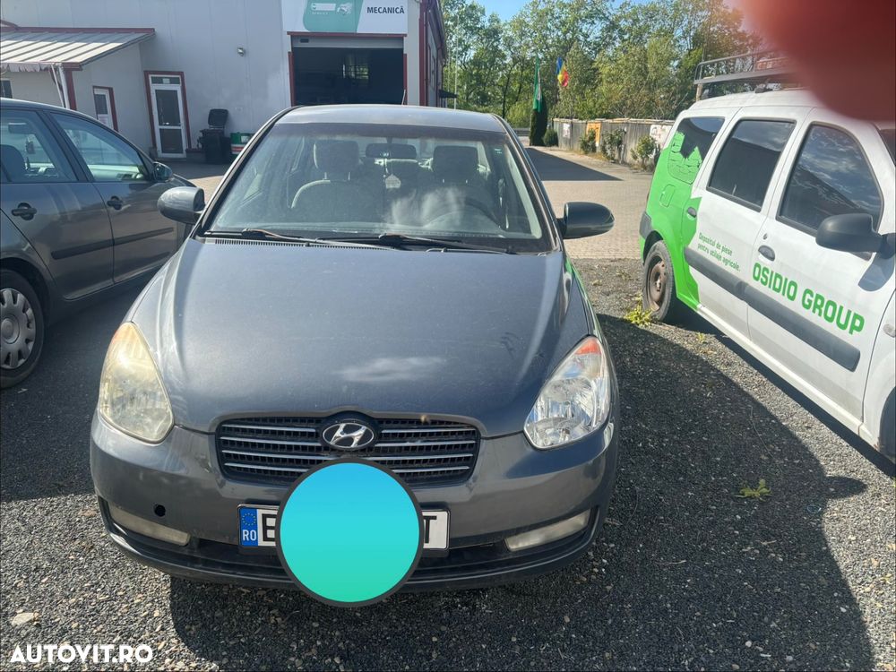 Hyundai Accent - 1