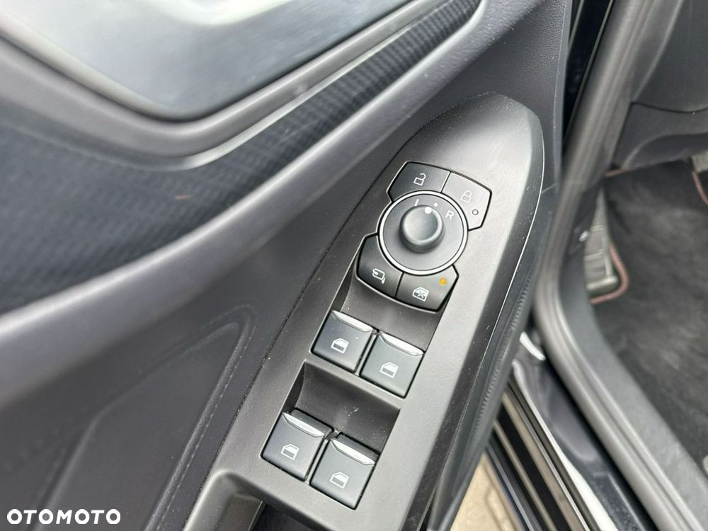 Ford Focus 1.0 EcoBoost Hybrid ST-LINE X - 20