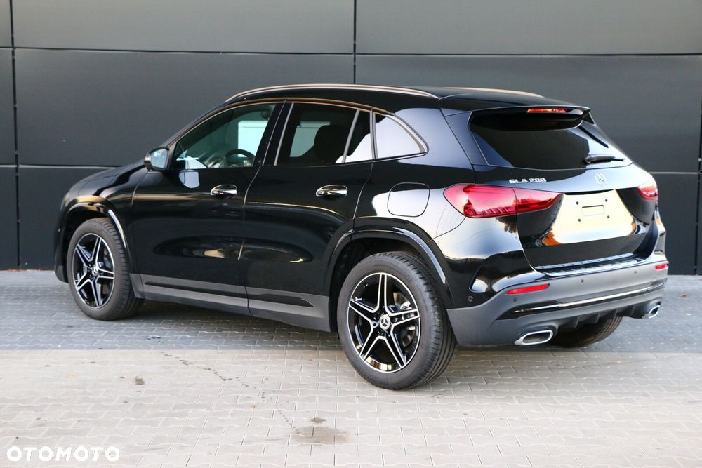 Mercedes-Benz GLA - 9