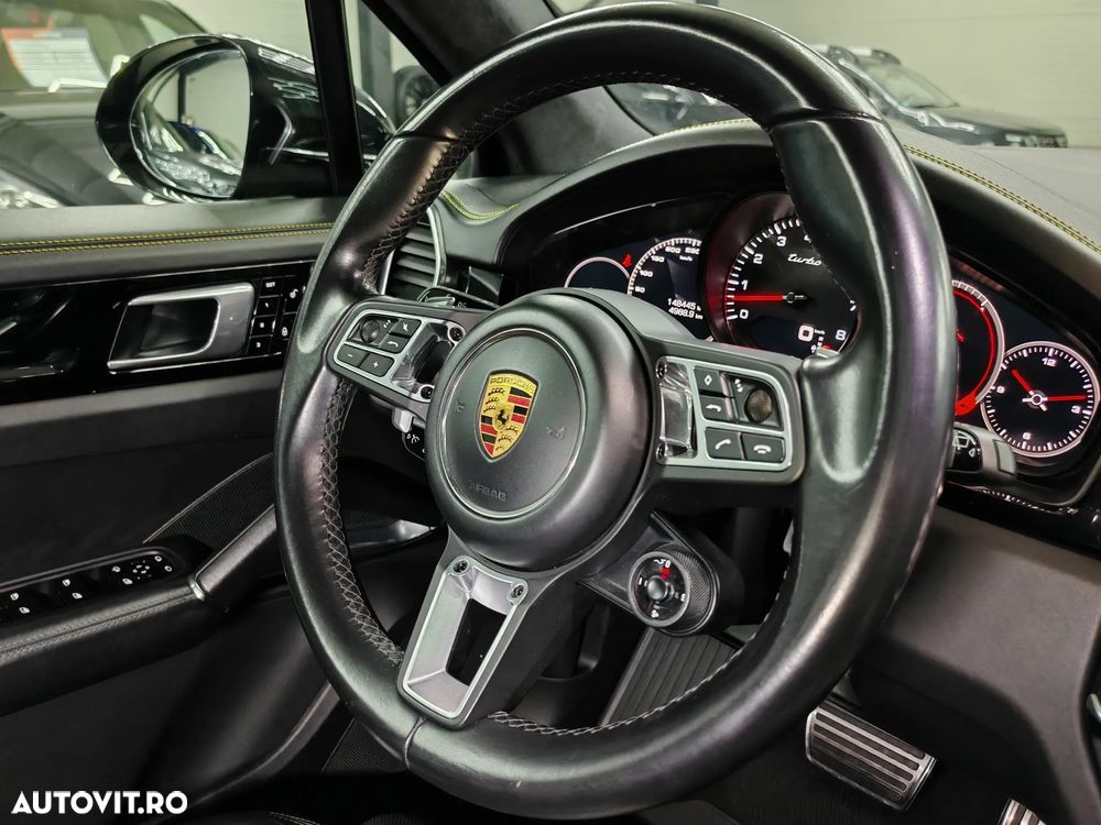 Porsche Cayenne Turbo - 12