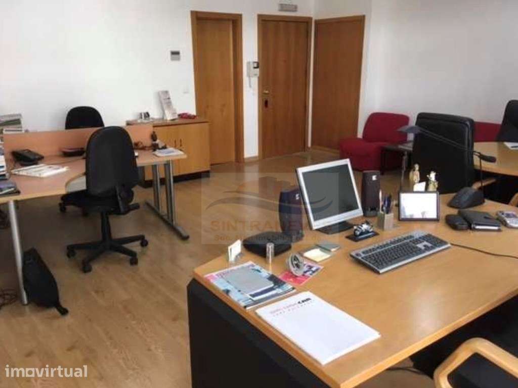 Escritório de 42 m² com Garagem na Av. Duque de Loulé - Centro de L... - Grande imagem: 2/12