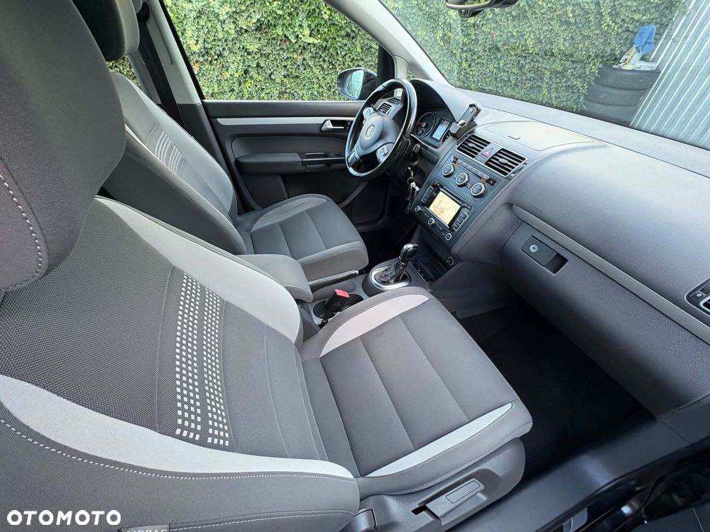 Volkswagen Touran 2.0 TDI DPF BlueMotion Technology DSG Highline - 9