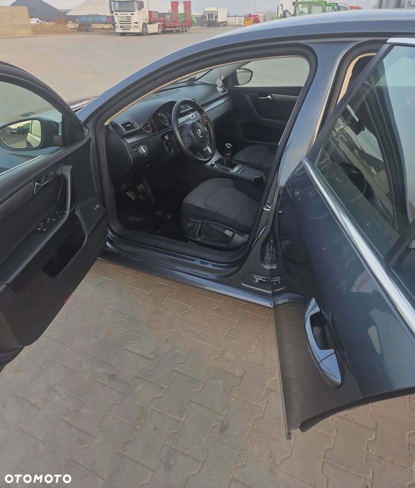 Volkswagen Passat 2.0 TDI Comfortline - 12