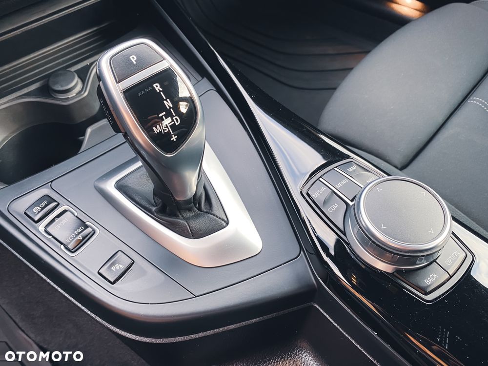 BMW Seria 2 220d Sport Line - 10