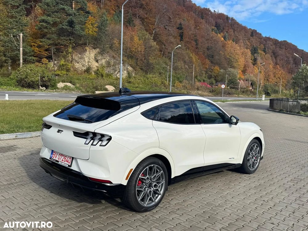 Ford Mustang Mach-E - 3