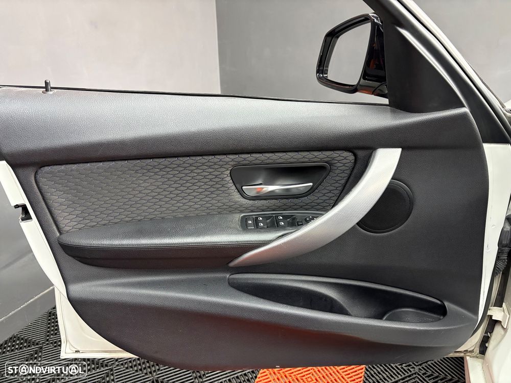 BMW 320 d Auto Pack M - 33