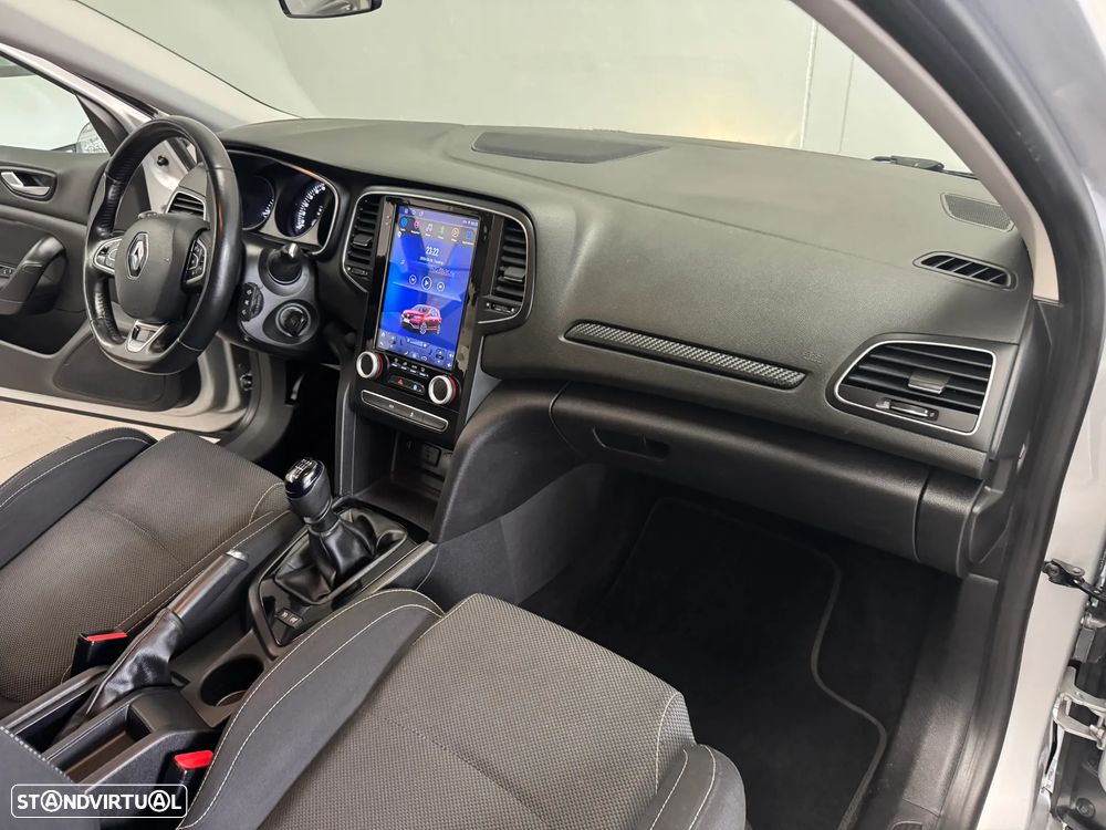 Renault Mégane ENERGY TCe 100 EXPERIENCE - 16
