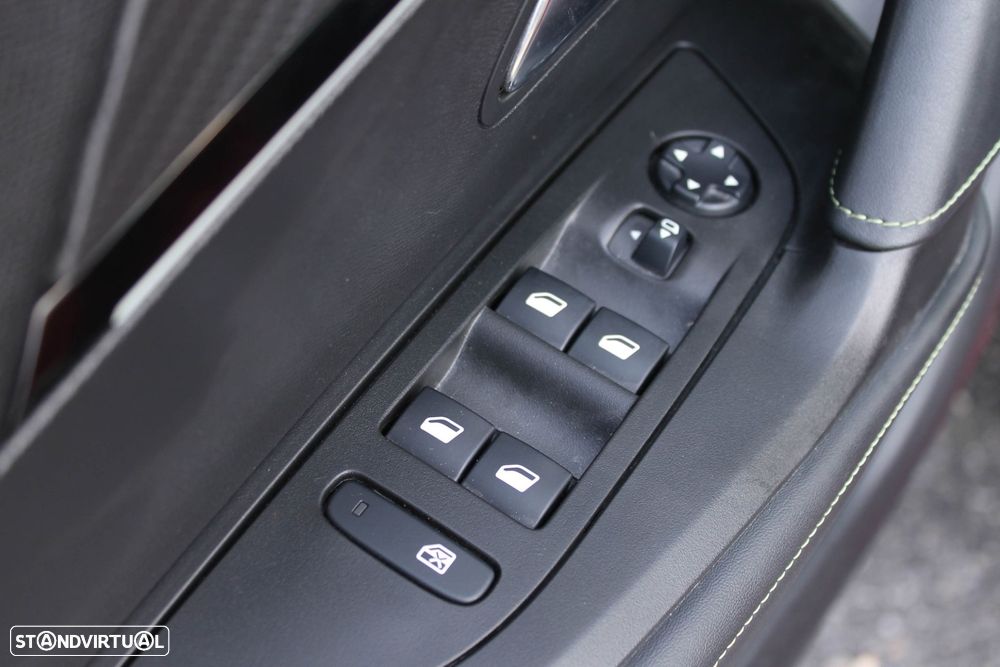 Peugeot e-2008 50 kWh GT - 7