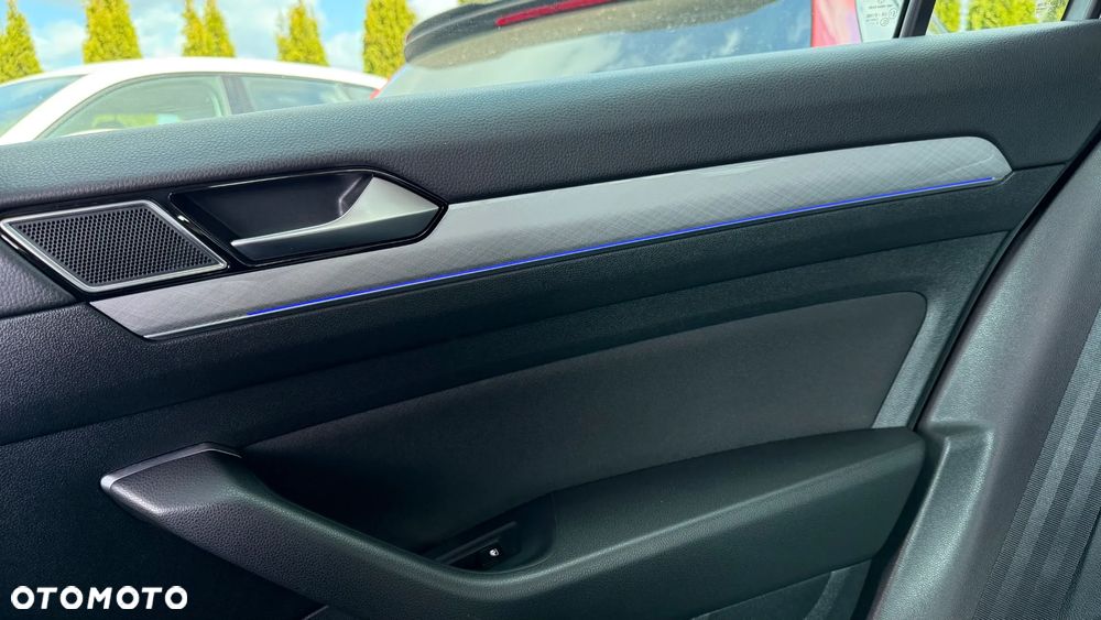 Volkswagen Passat 2.0 TDI SCR DSG Business - 32